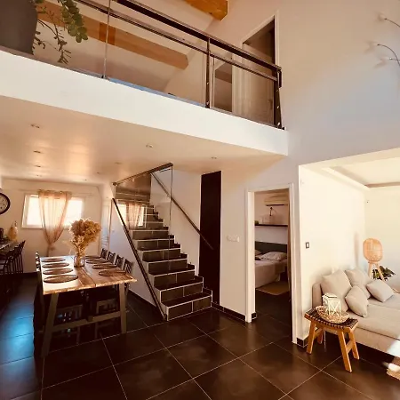 Maison De Village Ecusson - Entier - 160m2 - 4chambres - Centre - Terrasse - Climatise *