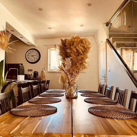 Maison De Village Ecusson: Spacious Center Retreat With Terrace Apartment *