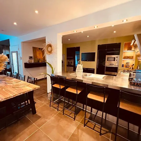 Maison De Village Ecusson: Spacious Center Retreat With Terrace Apartment *