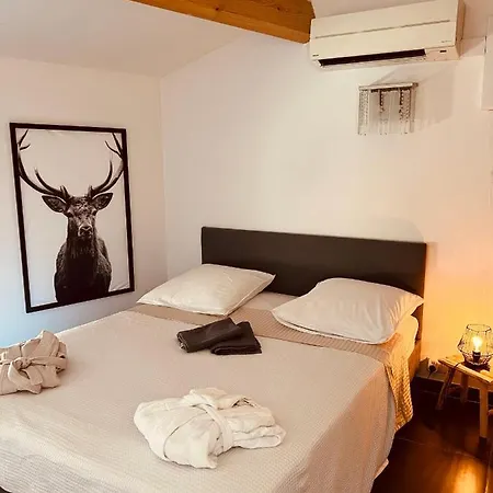 Maison De Village Ecusson: Spacious Center Retreat With Terrace Nimes