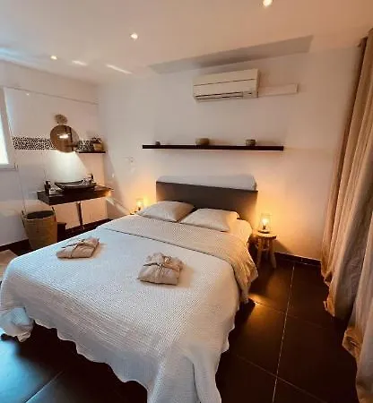 Maison De Village Ecusson - Entier - 160m2 - 4chambres - Centre - Terrasse - Climatise * Nîmes