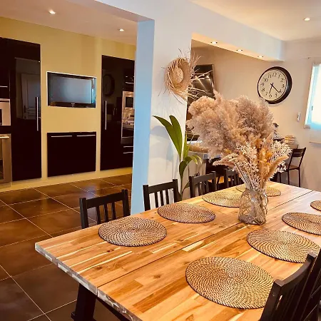 Maison De Village Ecusson - Entier - 160m2 - 4chambres - Centre - Terrasse - Climatise