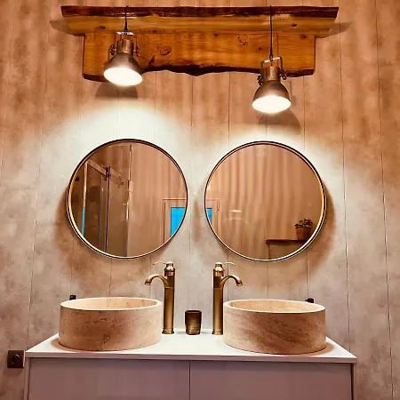 Maison De Village Ecusson - Entier - 160m2 - 4chambres - Centre - Terrasse - Climatise Apartmán *