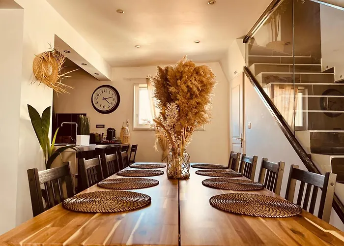 Maison De Village Ecusson - Entier - 160m2 - 4chambres - Centre - Terrasse - Climatise Διαμέρισμα *