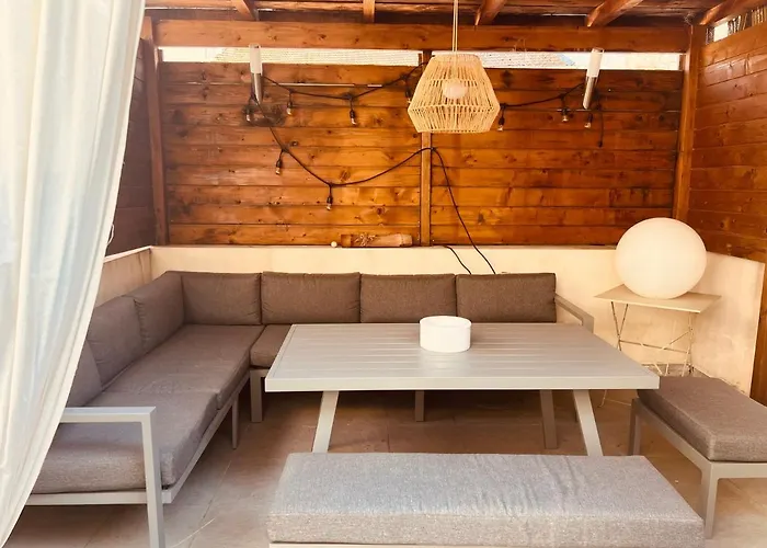 Maison De Village Ecusson - Entier - 160m2 - 4chambres - Centre - Terrasse - Climatise Διαμέρισμα