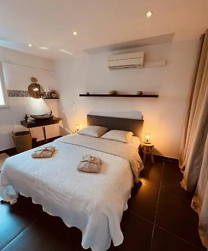 Maison De Village Ecusson - Entier - 160m2 - 4chambres - Centre - Terrasse - Climatise * Νιμ