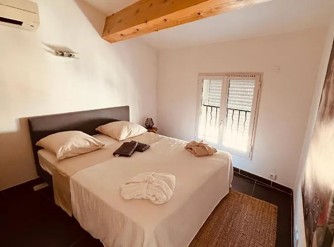 Maison De Village Ecusson - Entier - 160m2 - 4chambres - Centre - Terrasse - Climatise Διαμέρισμα Νιμ